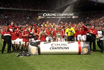 曼联2-1胜曼城夺冠领奖,曼联最近10年冠军