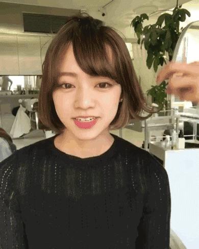 发量较多微卷适合的发型,女生发梢微卷