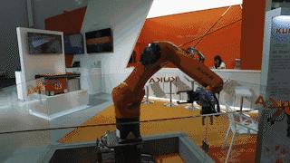 机器人跳舞踢球,机器人跳舞足球