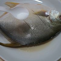 红烧鲳鱼用黄豆酱做法,红烧鲳鱼豆腐家常做法