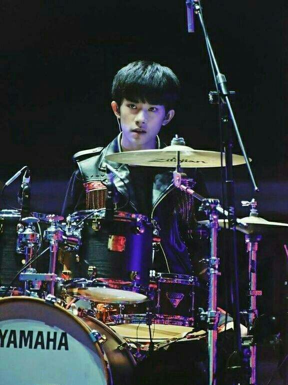 易烊千玺陷于颜值忠于才华,易烊千玺成颜值担当