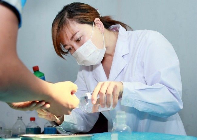 宝宝身上被刮破怎么处理,小孩刮到出现小伤口怎么处理