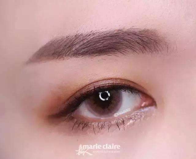 就用30块钱狂收当季爆款彩妆，“带货”女王们的梳妆台超魔性！