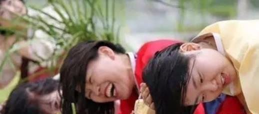 艾草煮水洗头能治银屑病吗,用艾草水洗头后长出头发