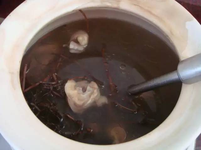 艾草煮水洗头能治银屑病吗,用艾草水洗头后长出头发