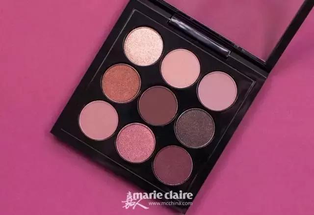 就用30块钱狂收当季爆款彩妆，“带货”女王们的梳妆台超魔性！