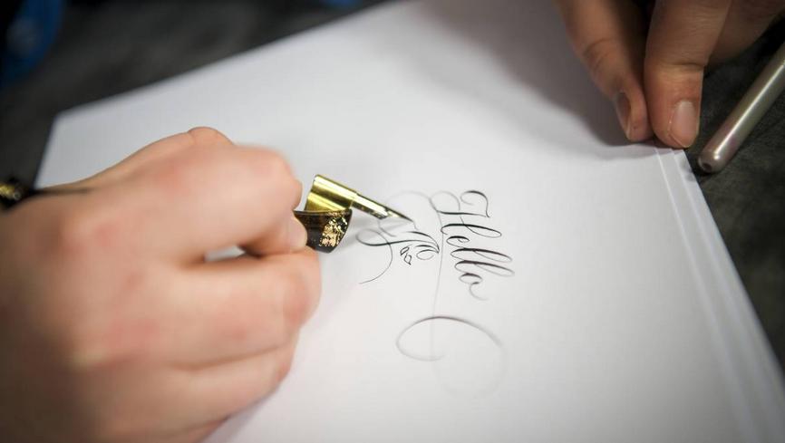 利用社交媒体墨尔本女孩让英文书法艺术“获新生”