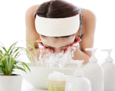 油性皮肤怎么改善最简单的方法,油性皮肤怎么改善最有效