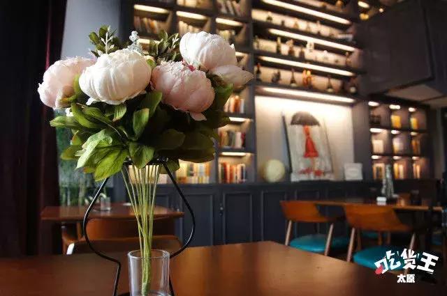 藏在万国MOMA里的秘密花园，不仅仅是一家颜值爆表的西餐厅！