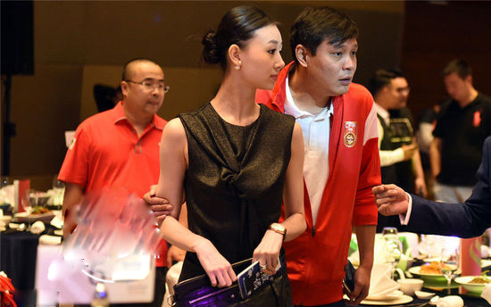 谁说运动员不沾烟酒？姚明都有烟史，国足无兄弟不烟酒！