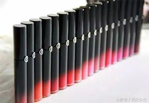 阿玛尼黑管302和500唇釉的区别,阿玛尼400唇釉黑管和红管有啥区别