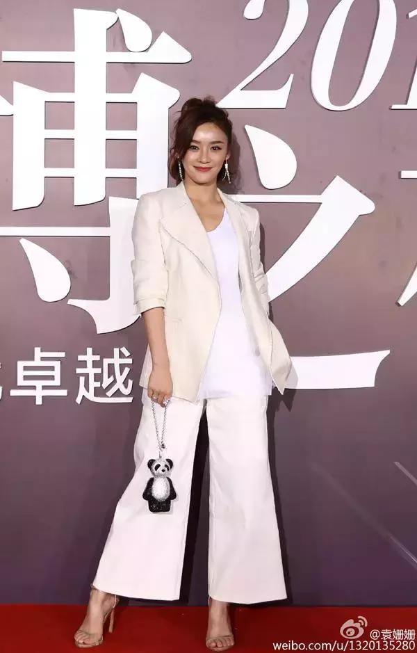 周冬雨同款雪地靴长款怎么搭配,周冬雨宋茜欧阳娜娜