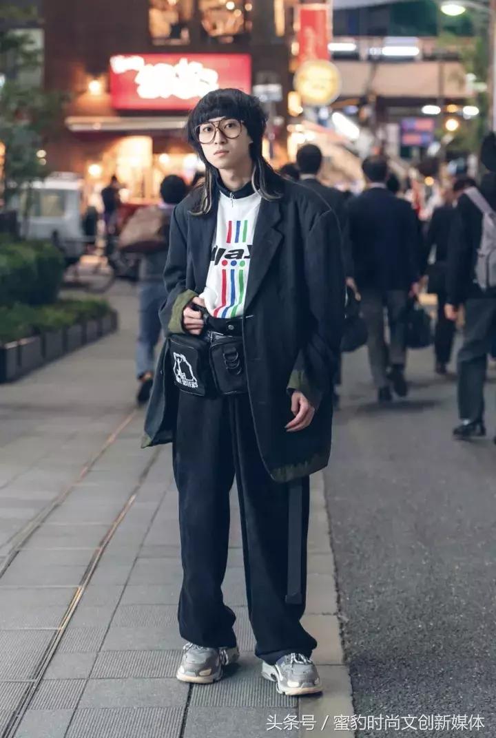 蜜豹时装周2018春夏首尔,伦敦蜜豹时尚街拍