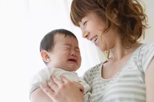 帮助宝宝立即停止哭泣的技巧,宝宝学会这几招就不会哭