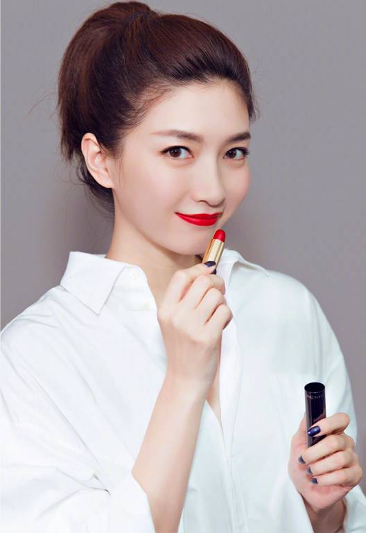 羡慕吴昕一下子就收到了100多支MAC*弹子**头