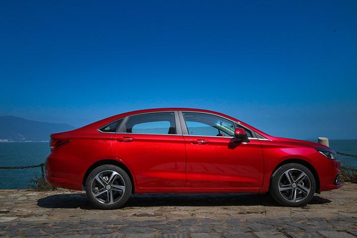 一场视觉盛宴的全方位体验,18年绅宝d50自动挡试驾