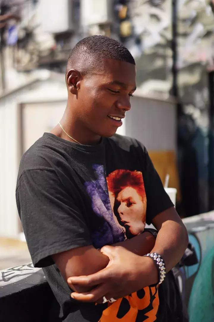 可能你手上的Supreme正是来自美国10几岁排队*党**!