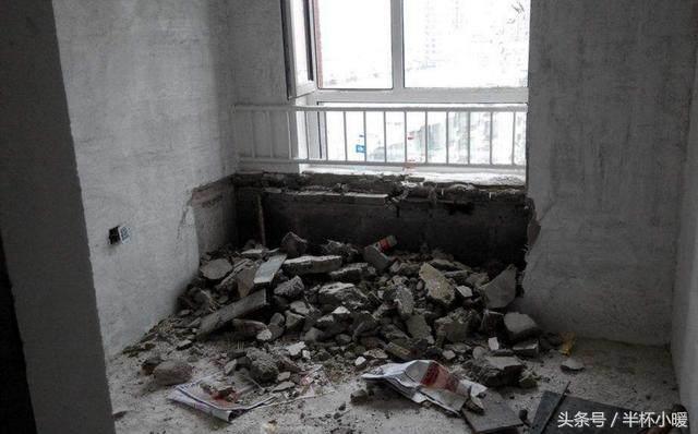 越来越多人喜欢把飘窗砸掉，我家刚砸完就后悔，师傅都愣了