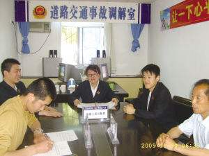 发生交通事故，负主要责任的对方不赔偿怎么办？