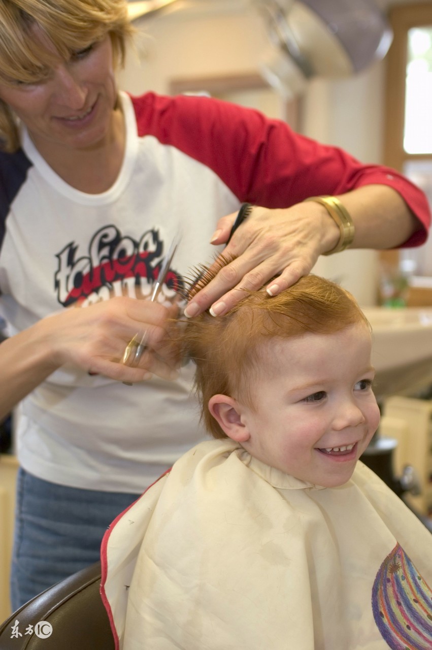小孩理发注意事项和禁忌,婴儿第一次理发的正确步骤