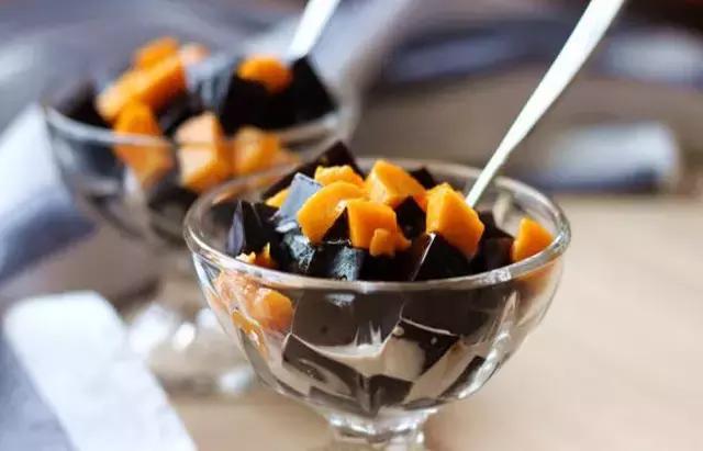 龟苓膏和凉粉和烧仙草味道的区别,烧仙草和龟苓膏和凉粉的区别在哪