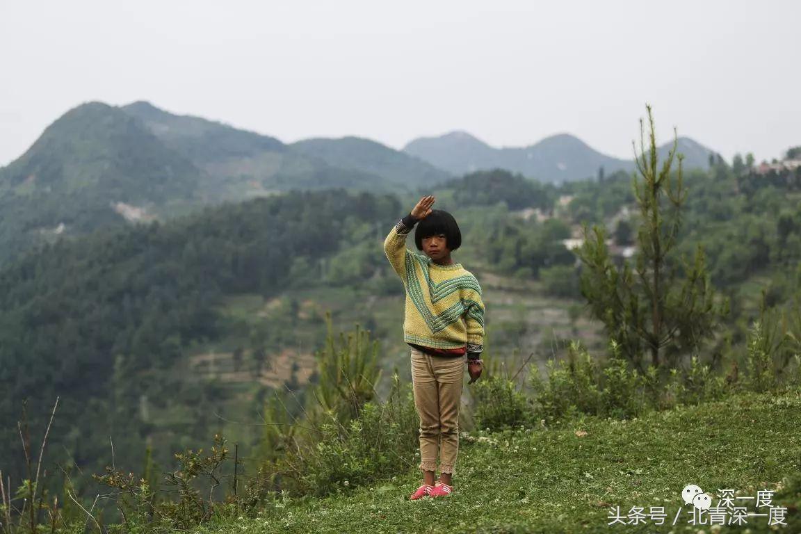 “鹿晗”在泥坑，妈妈在远方，你习以为常的幸福对他们却遥不可及