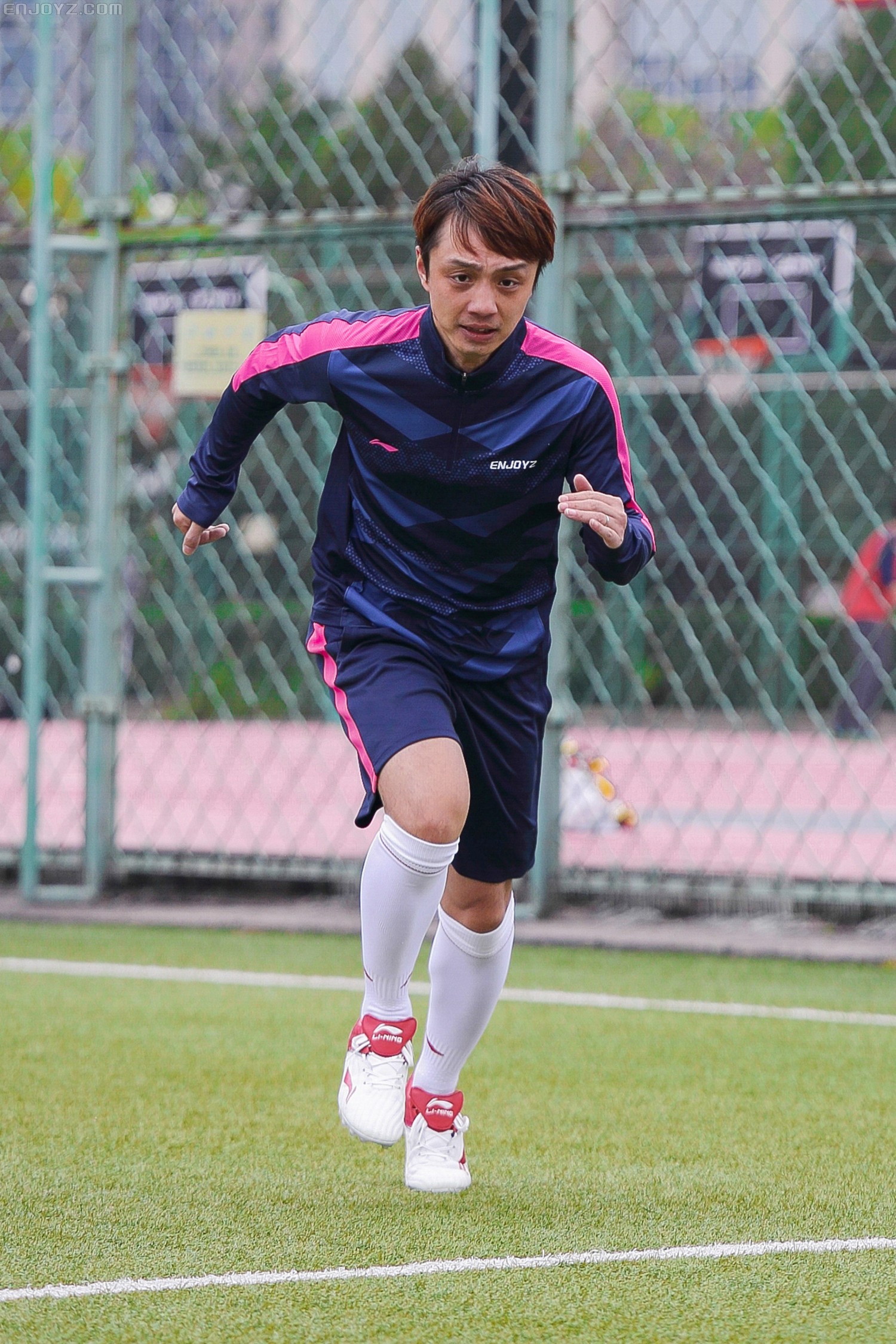 李宁铁2和美津浓足球鞋哪个好,李宁足球鞋铁系列二代直播