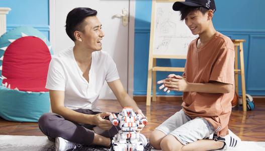 一个IT男的体验：除了乐高外你还可以选择这款积木机器人！