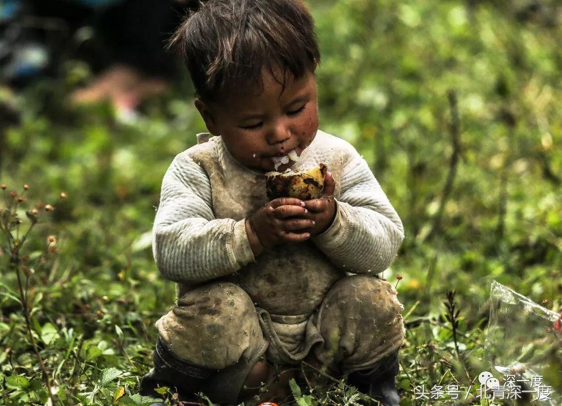 “鹿晗”在泥坑，妈妈在远方，你习以为常的幸福对他们却遥不可及