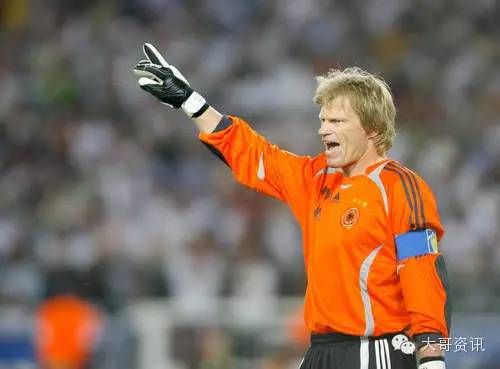 足球用脚还是手,足球是用脚踢得