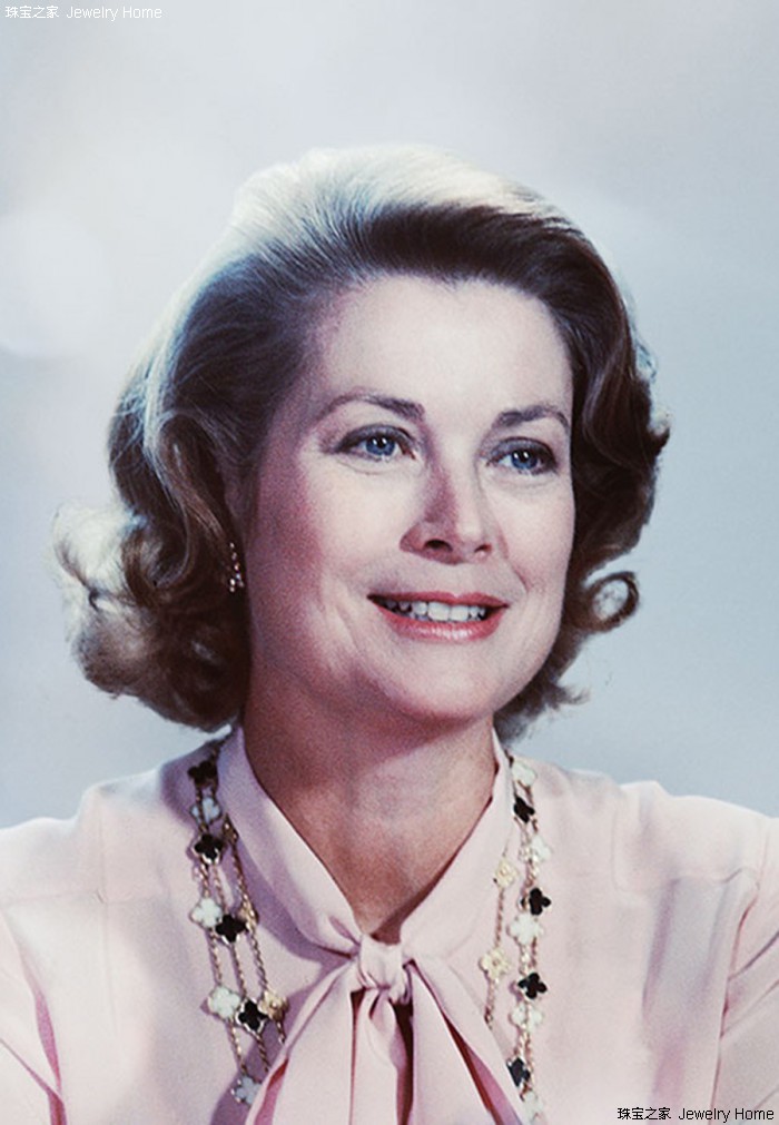 梵克雅宝四叶草项链怎么发圈,梵克雅宝四叶草项链养护