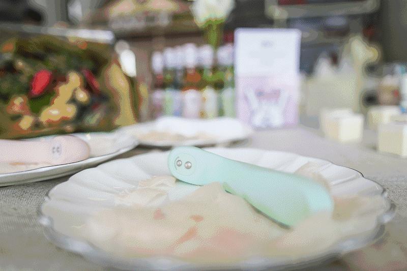 丁磊猪养的怎么样了,丁磊和猪合影