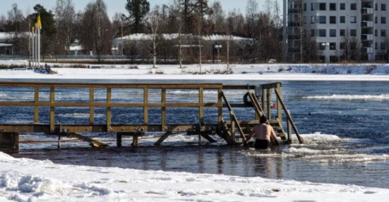 坚持冬泳对身体有意想不到的惊喜,冬泳的好处和技巧
