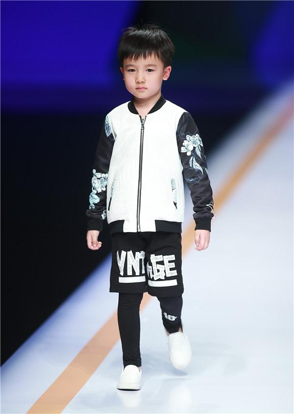 亲子装高颜值女神刘嘉带你感受奥运精神