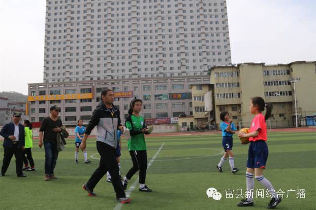 全县校园足球比赛,阳光体育快乐足球操