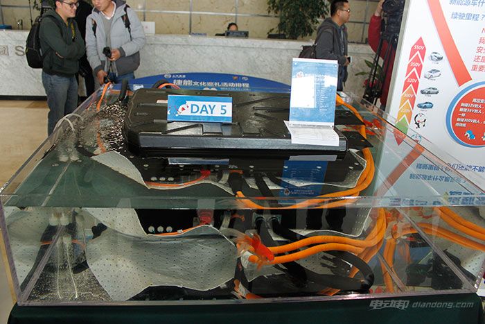 荣威e550快充多久充满电,荣威e550大电瓶寿命极限是多少