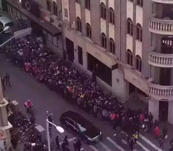 一双球鞋价格暴涨30多倍,一双球鞋几千块