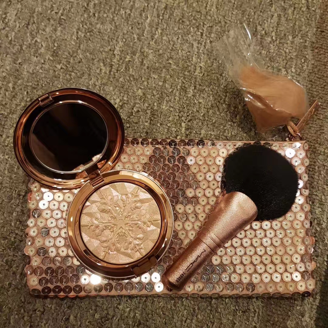 听说你们都爱这朵不会融化的雪花？