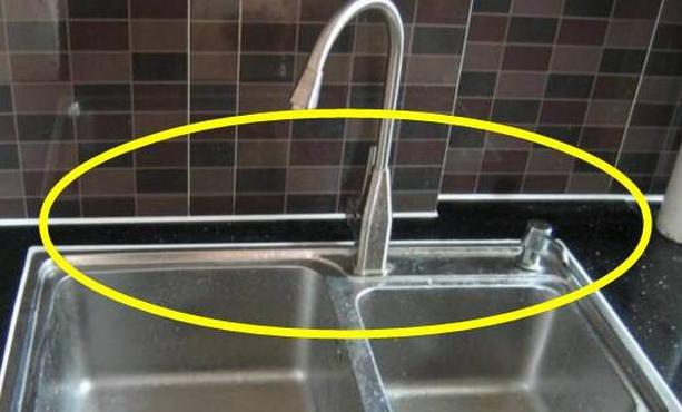 厨房玻璃胶变黄怎么处理,厨房用哪个牌子的玻璃胶不会发黑