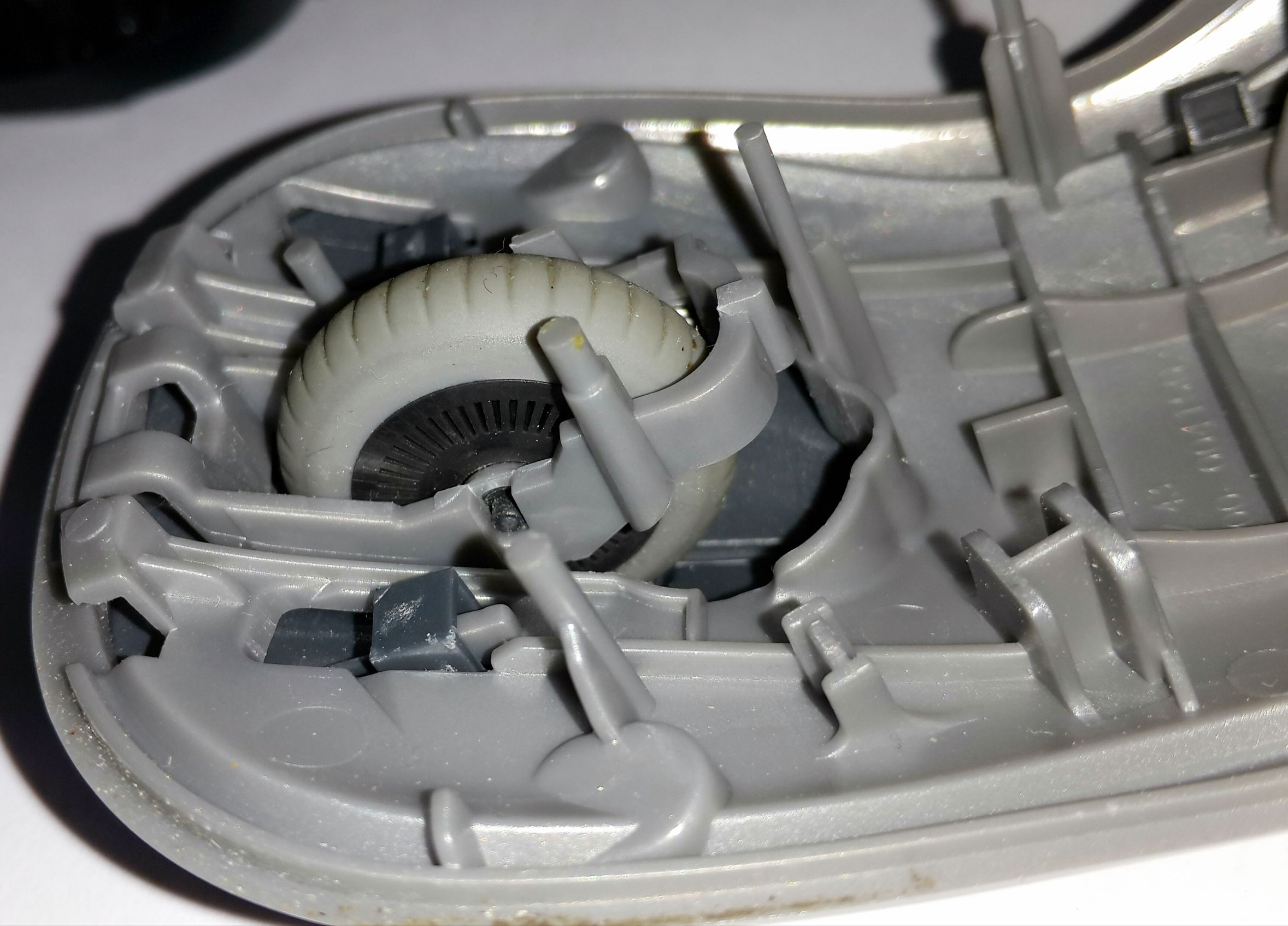 罗技m186无线鼠标电池能充电吗,罗技m186无线鼠标分解图