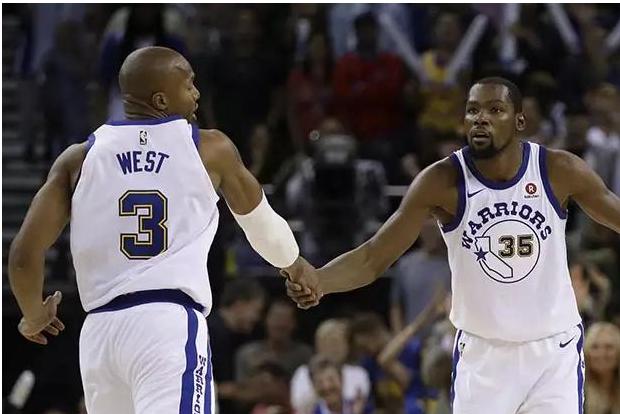 勇士总决赛有几次大比分落后翻盘,勇士连续三场逆转开拓者