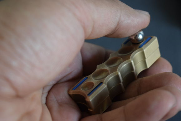 链条指尖陀螺减压玩具,跟指尖陀螺一样的玩具