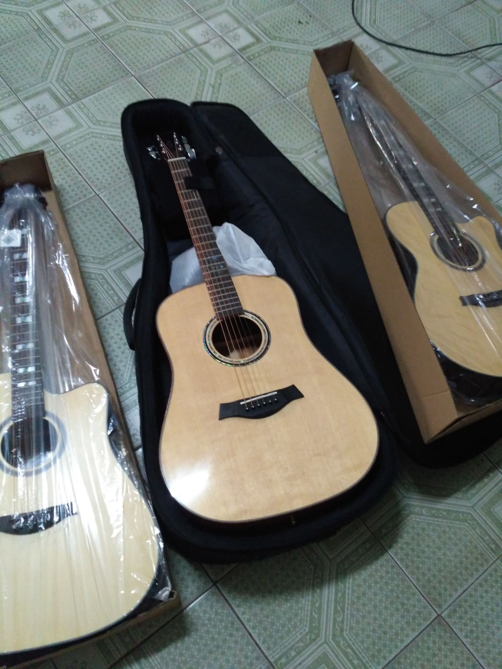 五千内入门好轻松木吉他选购指南,吉他初学者买面单还是合板吉他