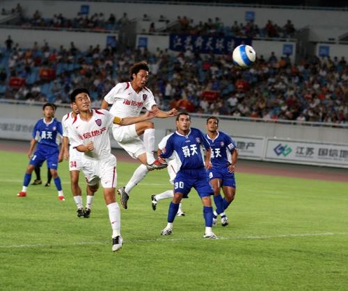 往自己家球门射门,向自己家球门射球