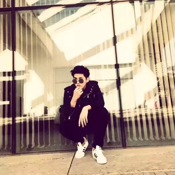 余文乐吴亦凡上脚的经典贝壳头学生的代表青春还记得吗