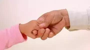 手心出汗怎么办不吃药,手心出汗好尴尬