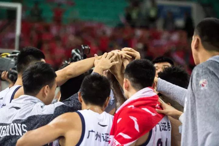 广东宏远朱芳雨退役球衣,一代传奇退役后续