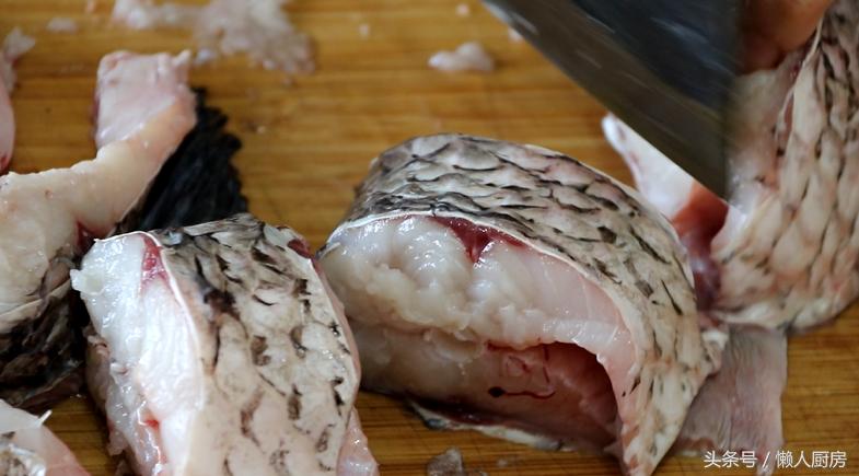 草鱼怎么做好吃教你做炖鱼,家常炸草鱼块炖鱼的做法大全