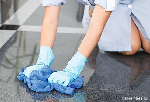 高中生膝盖疼痛的原因和解决方法,膝盖内侧靠下位置疼痛是什么原因