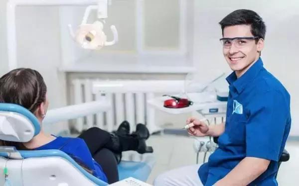 哪种牙膏去烟渍美白牙齿最有效,教你牙齿美白小窍门视频